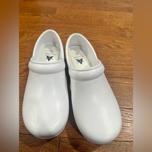 Anywear work shoes- Size 7